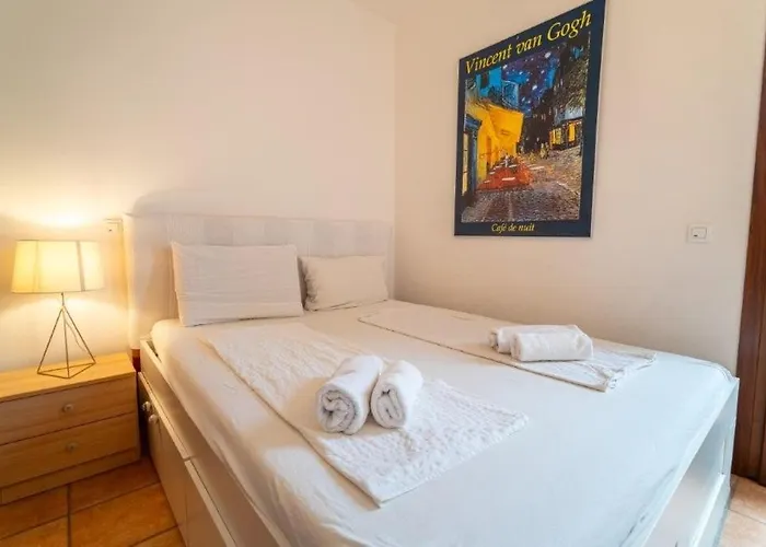 D Oro ヴィラ Caleri